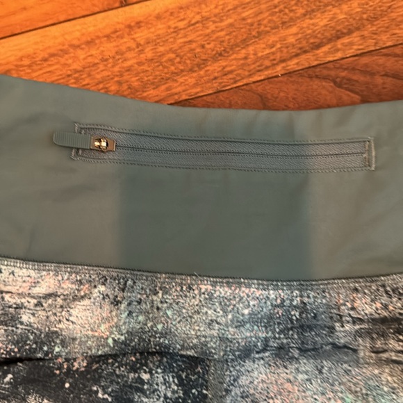 Lululemon speed up shorts size 4 length 4inches - Picture 3 of 6